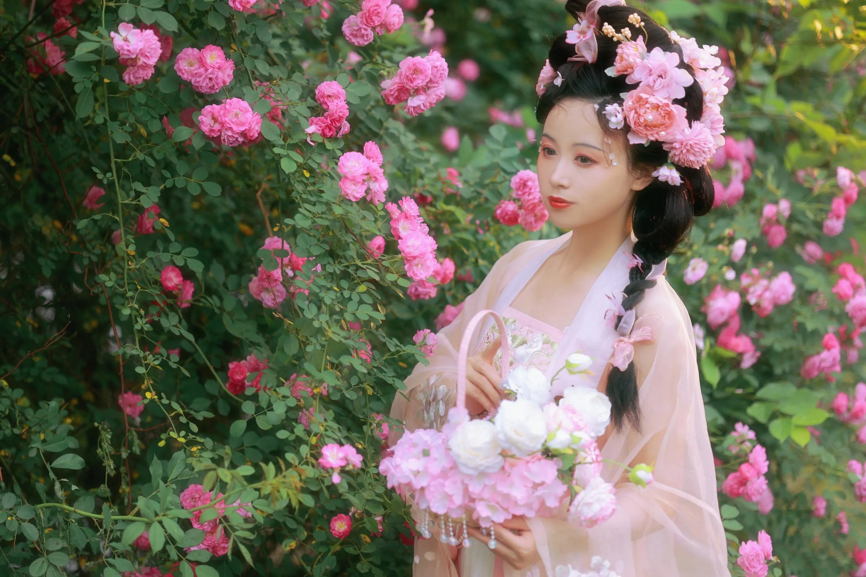 [艺图语] 2022.06.18 蔷薇花神 笑笑 [35P]插图9